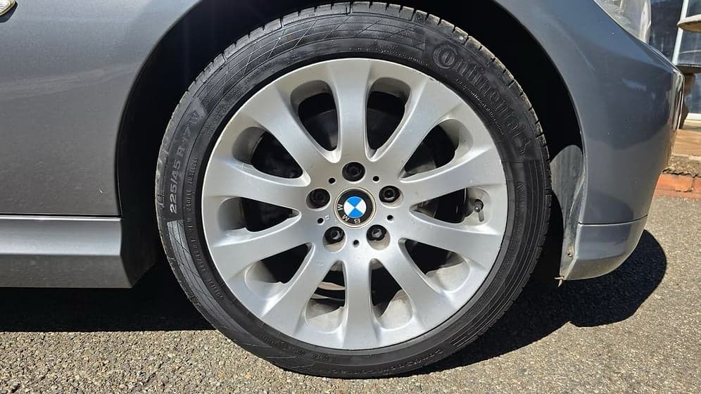 2011 BMW 320D E90 photo 12