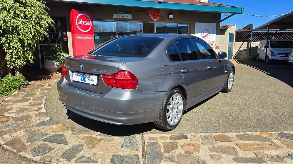 2011 BMW 320D E90 photo 2
